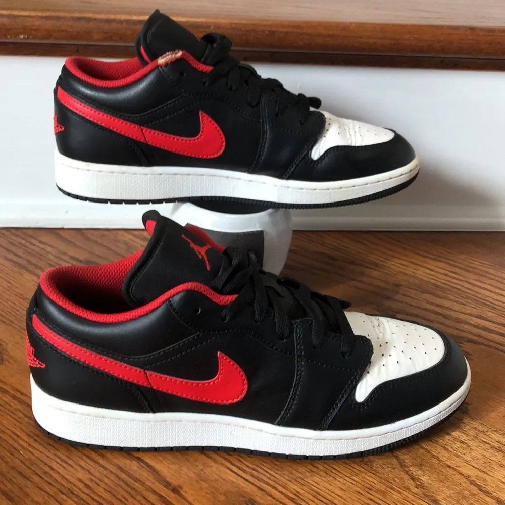Jordan 1 Low White Red Black Size 7Y or 7 Men’s White or 8.5 Women’s - AUTHENTIC - Picture 2 of 8